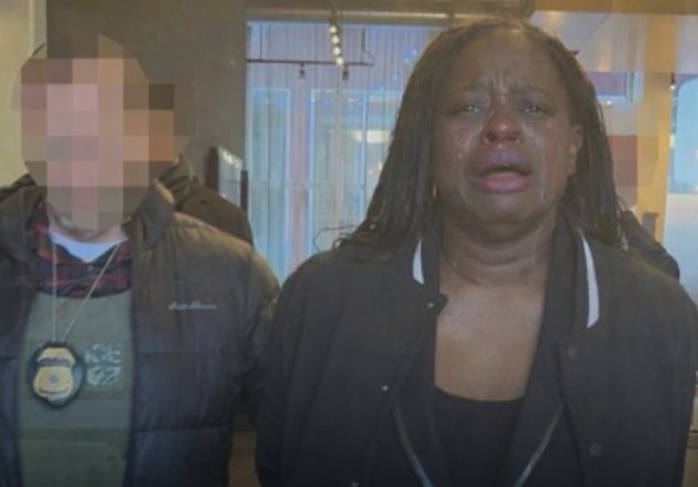 백악관, 체포 시위자 '우는 얼굴'로 조작해 SNS 공식계정 올려