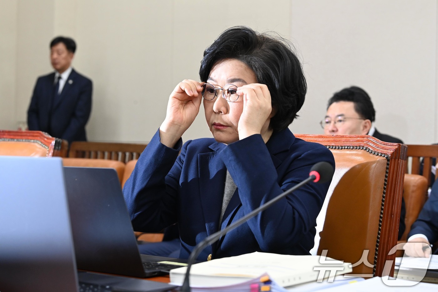 (서울=뉴스1) 국회사진기자단 = 이혜훈 기획예산처 장관 후보자가 23일 서울 여의도 국회에서 열린 제431회국회(임시회) 재정경제기획위원회 인사청문회에 출석해 안경을 쓰고 있다. …