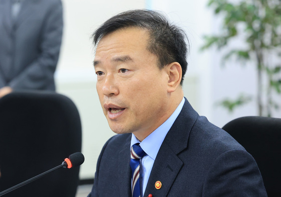 김종철 방미통위원장, MBC·SBS 방송 제작 현장 찾아