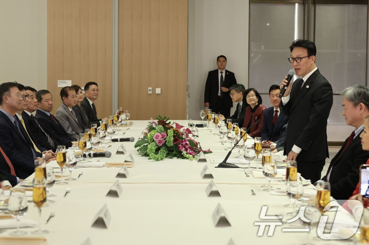 (서울=뉴스1) 임세영 기자 = 김민석 국무총리가 22일(현지시간) 미국 워싱턴 콘래드호텔에서 열린 한인동포 간담회에서 발언을 하고 있다. (총리실 제공. 재판매 및 DB 금지) …