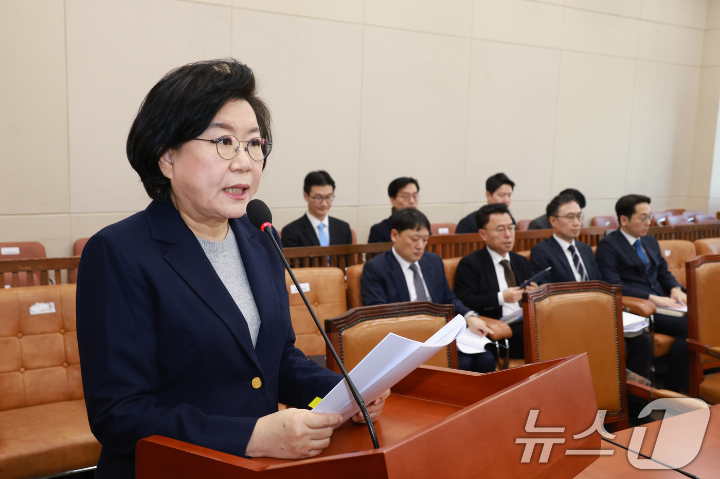 (서울=뉴스1) 국회사진기자단 = 이혜훈 기획예산처 장관 후보자가 23일 서울 여의도 국회에서 열린 인사청문회에 출석해 모두 발언을 하고 있다. 2026.1.23/뉴스1