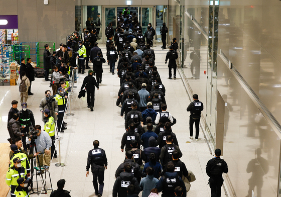 캄보디아서 강제 송환된 스캠 범죄 일당
