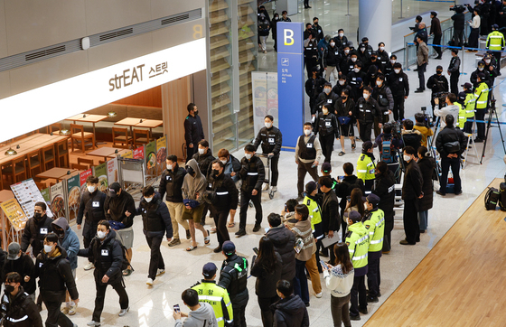 캄보디아 스캠 사기단 73명 강제 송환