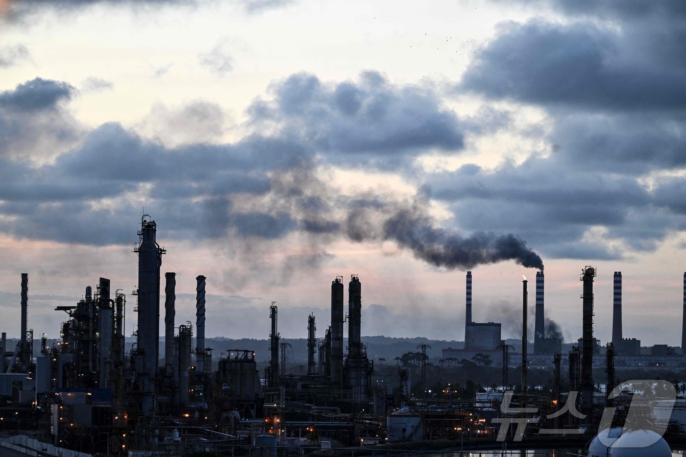 (AFP=뉴스1) 윤다정 기자 = 22일(현지시간) 베네수엘라 카라보보주 푸에르토 카베요에 위치한 엘 팔리토 정유 공장의 모습. 2026.01.22.ⓒ AFP=뉴스1