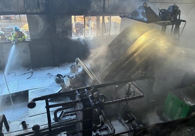 사천시 열처리 공장서 불…기계 소실