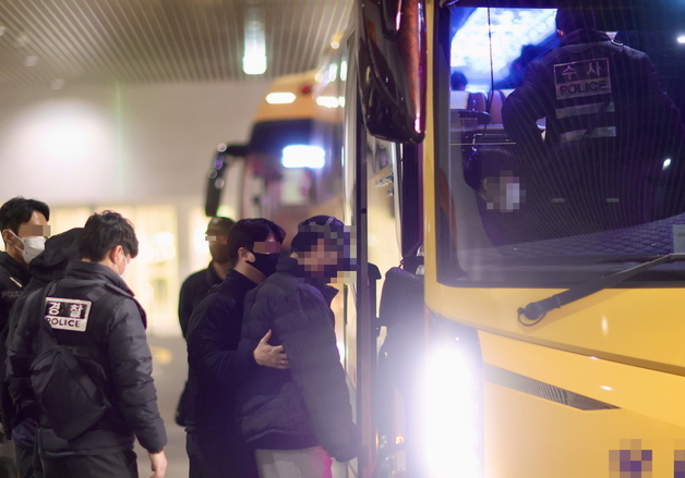 캄보디아 스캠 범죄 일당 대거 강제 송환