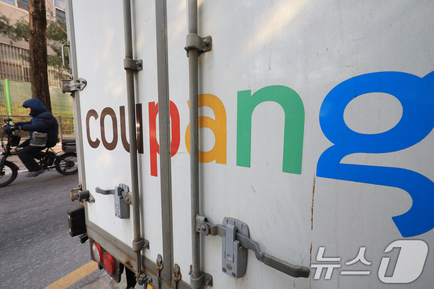 (서울=뉴스1) 이호윤 기자 = 지난 22일(현지시간) 쿠팡 투자사인 그린옥스와 알티미터가 한미 자유무역협정(FTA) 조항을 위반해 수십억달러의 손해가 발생했다고 주장하며 국제투자 …