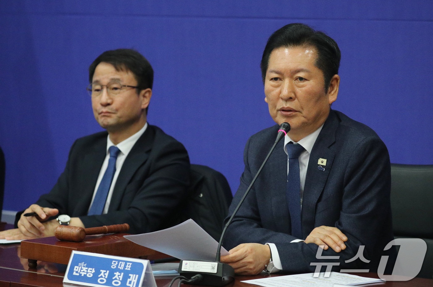 (진천=뉴스1) 김용빈 기자 = 정청래 더불어민주당 대표가 23일 충북 진천선수촌에서 열린 최고위원회의에서 모두발언을 하고 있다. 2026.1.23/뉴스1