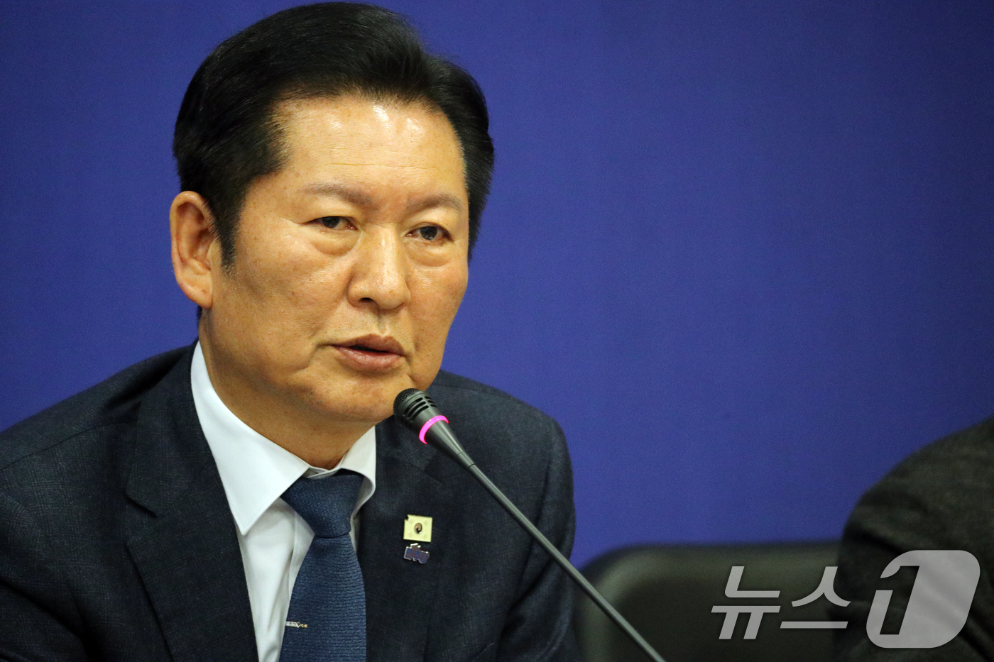 (진천=뉴스1) 김용빈 기자 = 정청래 더불어민주당 대표가 23일 충북 진천국가대표선수촌에서 열린 최고위원회의에서 모두발언을 하고 있다. 2026.1.23/뉴스1