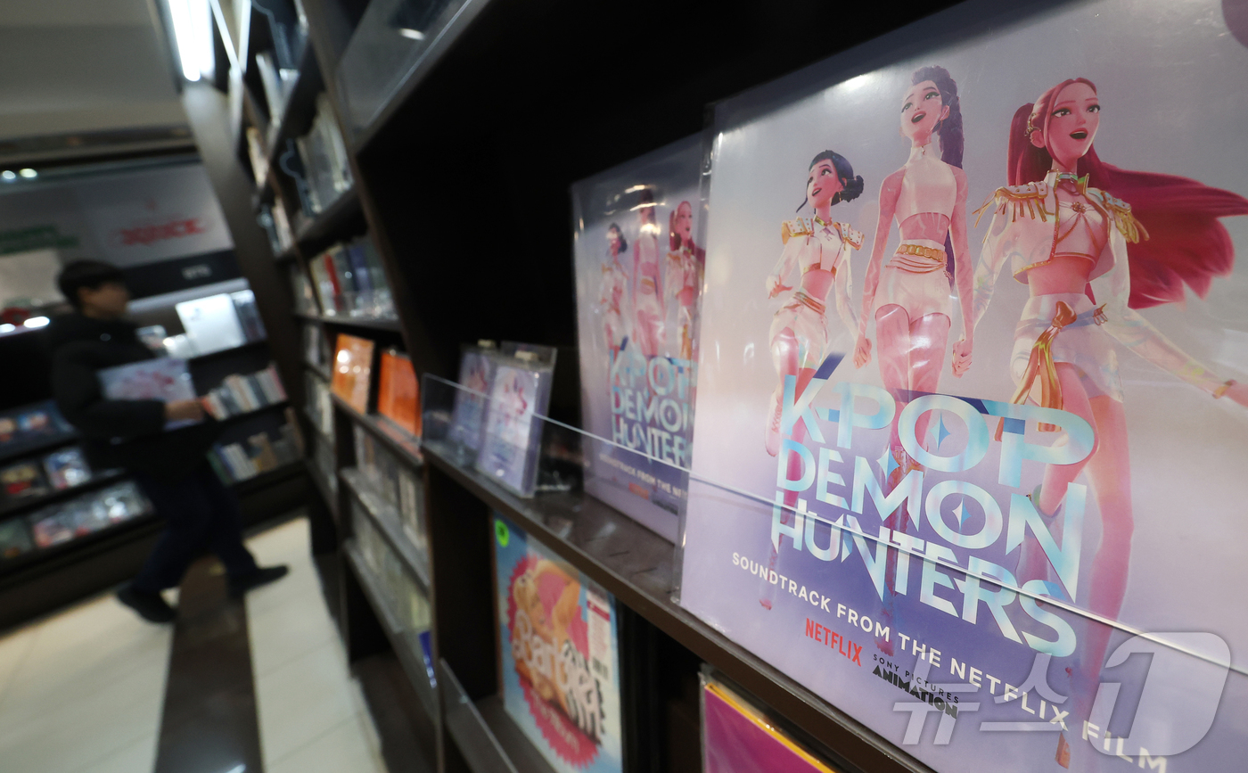 (서울=뉴스1) 권현진 기자 = 넷플릭스 오리지널 애니메이션 ‘케이팝 데몬 헌터스’(이하 케데헌)가 제98회 아카데미 시상식 장편 애니메이션 부문 최종 후보에 올랐다.‘케데헌’은 …