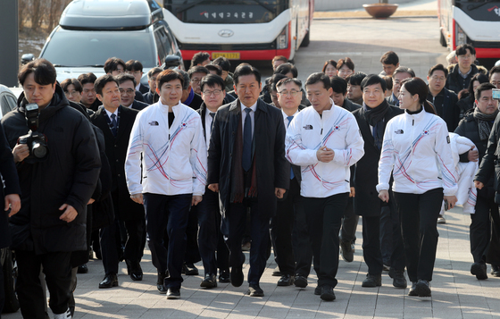 훈련장으로 이동하는 정청래 대표