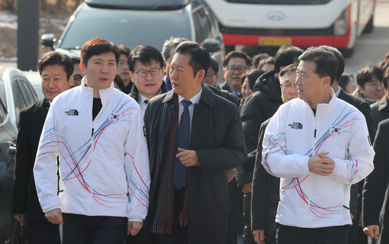 훈련장 이동하는 정청래 대표