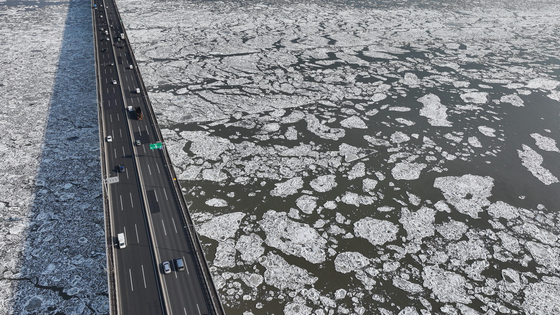 유빙 떠다니는 한강