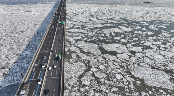 북극 한파 덮친 한강