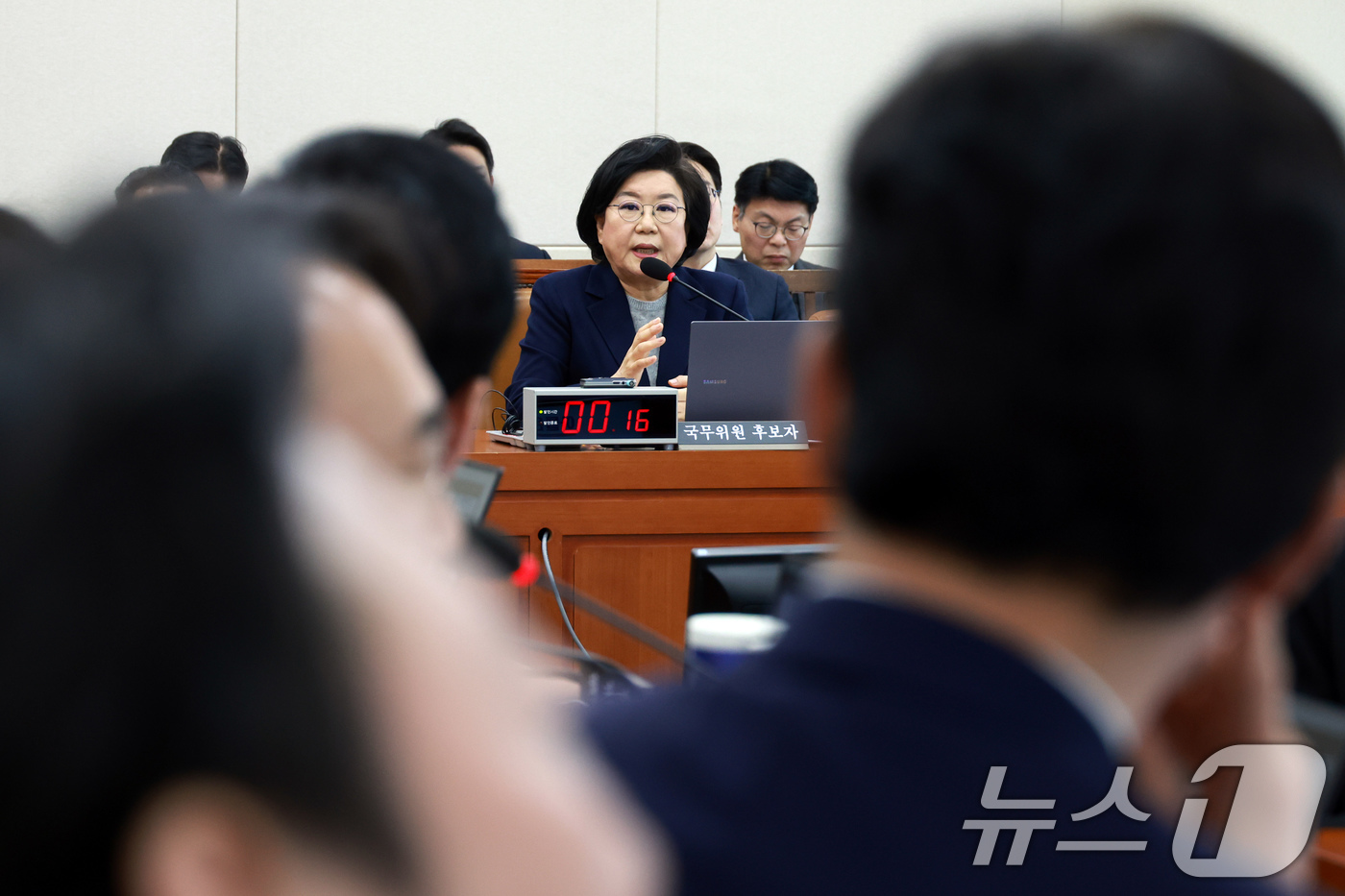 (서울=뉴스1) 국회사진기자단 = 이혜훈 기획예산처 장관 후보자가 23일 서울 여의도 국회에서 열린 재정경제기획위원회의 인사청문회에서 의원 질의에 답하고 있다. 2026.01.23 …