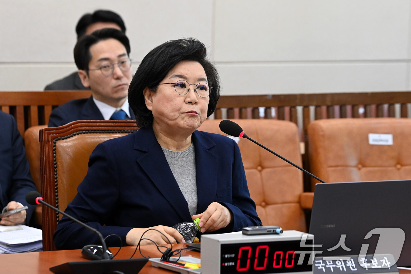 (서울=뉴스1) 국회사진기자단 = 이혜훈 기획예산처 장관 후보자가 23일 서울 여의도 국회에서 열린 인사청문회에 출석해 물을 마시고 있다. 2026.1.23/뉴스1