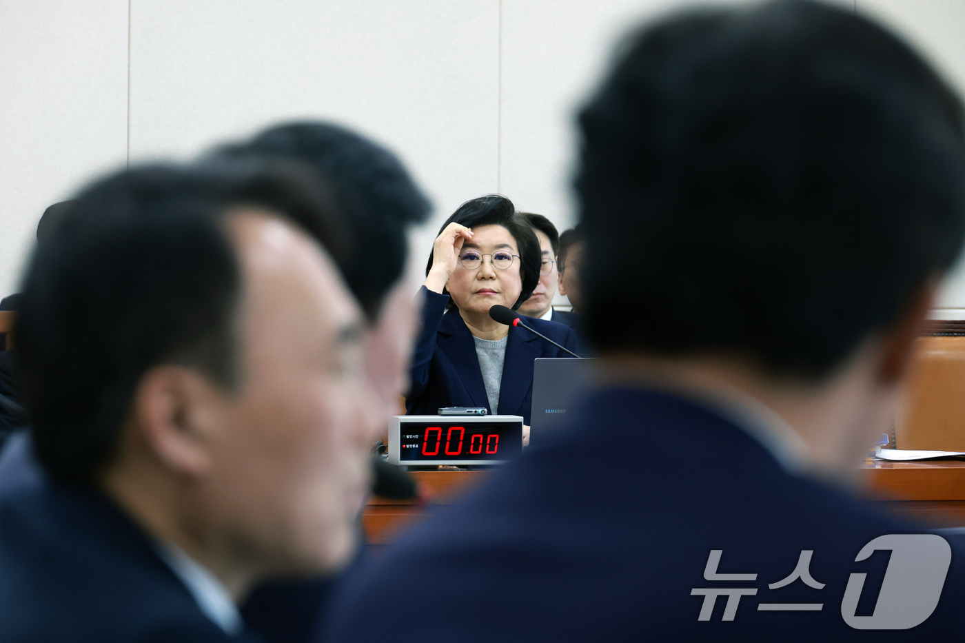 (서울=뉴스1) 국회사진기자단 = 이혜훈 기획예산처 장관 후보자가 23일 서울 여의도 국회에서 열린 인사청문회에 출석해 의원 질의를 듣고 있다. 2026.1.23/뉴스1