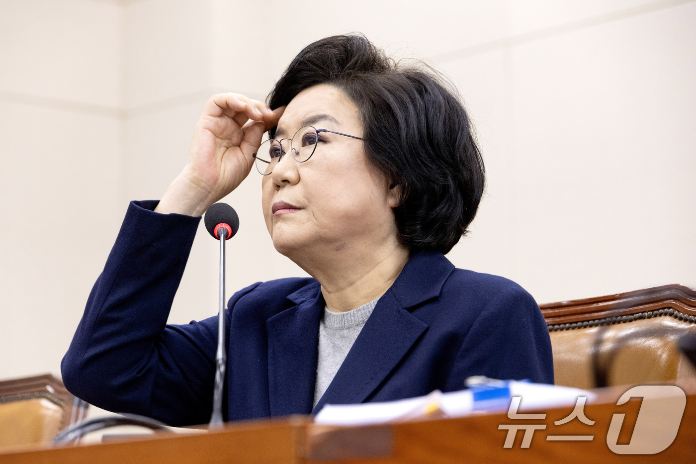 (서울=뉴스1) 이승배 기자 = 이혜훈 기획예산처 장관 후보자가 23일 서울 여의도 국회에서 열린 제431회국회(임시회) 재정경제기획위원회 인사청문회에 출석해 머리를 만지고 있다. …