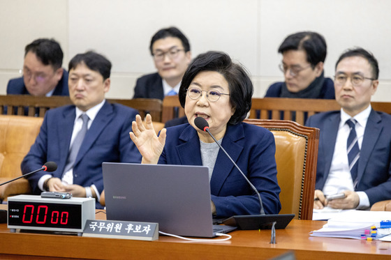 답변하는 이혜훈 장관 후보자