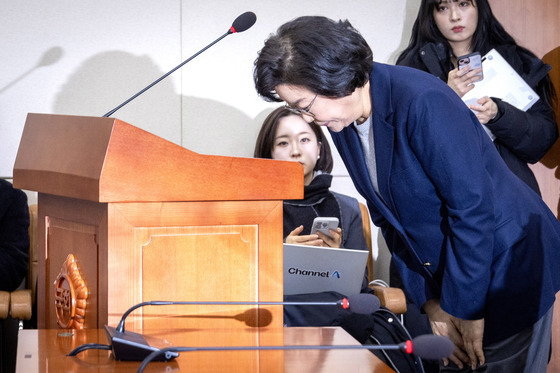 인사하는 이혜훈 후보자