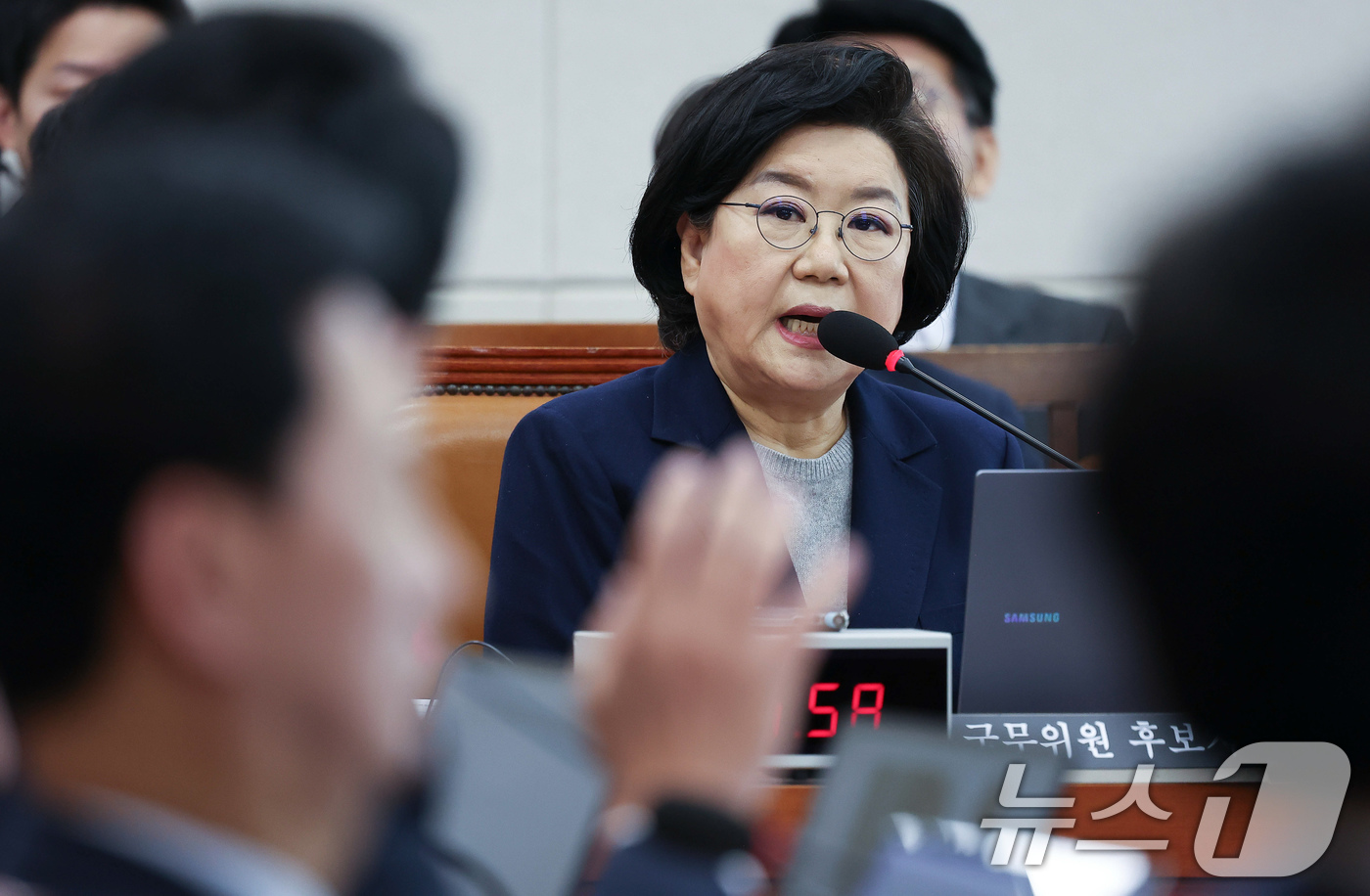 (서울=뉴스1) 국회사진기자단 = 이혜훈 기획예산처 장관 후보자가 23일 서울 여의도 국회에서 열린 인사청문회에 출석해 의원 질의에 답하고 있다. 2026.1.23/뉴스1