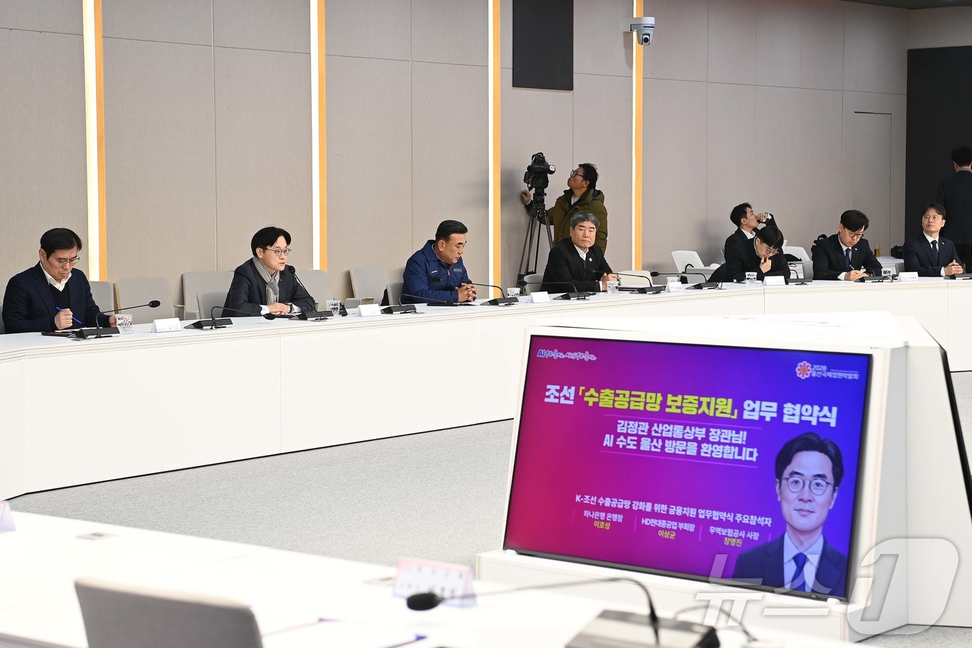 (서울=뉴스1) = 김정관 산업통상부 장관이 23일 오전 울산시청에서 열린 'K-조선 수출공급망 강화를 위한 금융지원 업무협약식'에서 인사말을 하고 있다. (산업통상부 제공. 재판 …