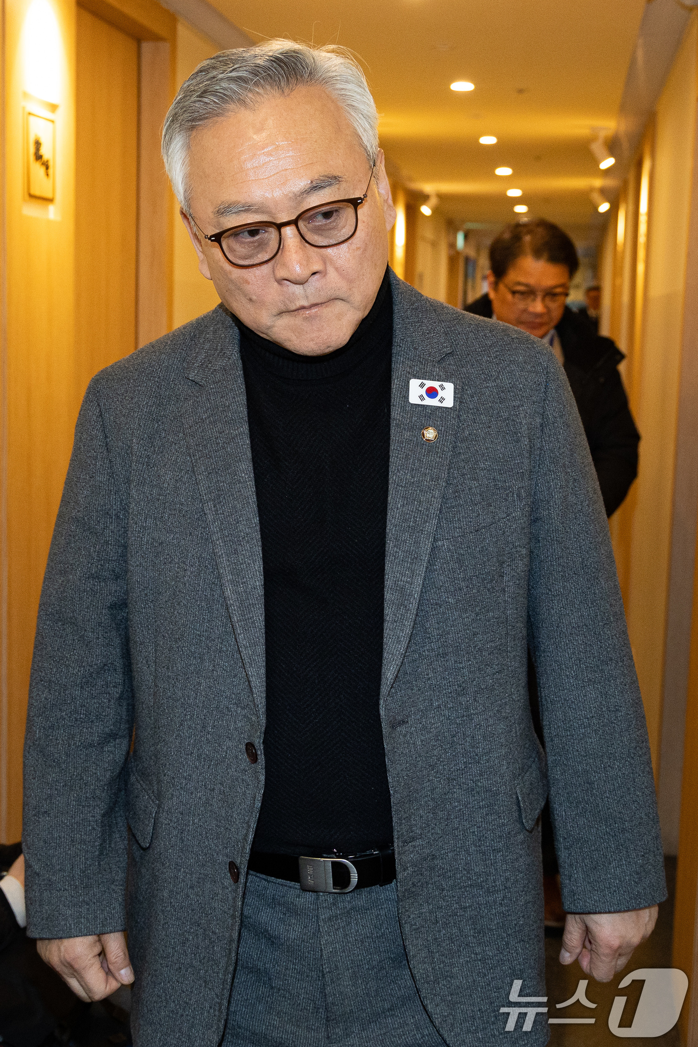 (서울=뉴스1) 유승관 기자 = 더불어민주당 초선의원 모임인 '더민초' 대표인 이재강 의원이 23일 서울 여의도 한 식당에서 정청래 대표의 조국혁신당 합당 추진 등 관련 논의를 위 …