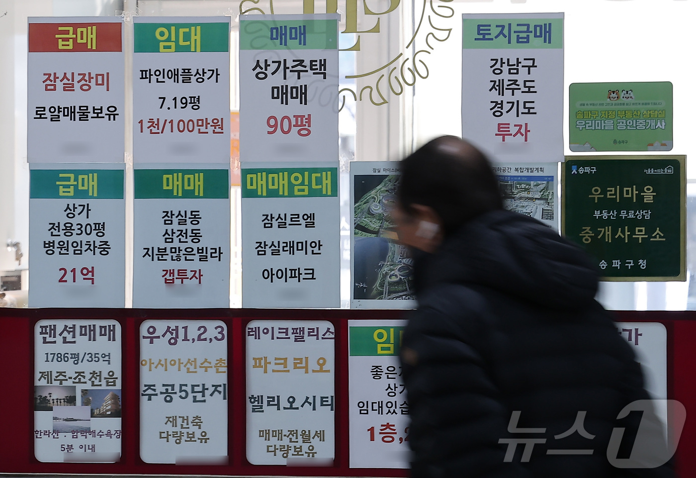 (서울=뉴스1) 김성진 기자 = 이재명 대통령이 오는 5월 9일 만료를 앞둔 '다주택자 양도소득세 중과 면제' 제도에 대해 기간 연장을 전혀 고려하지 않고 있다고 밝힌 23일 서울 …