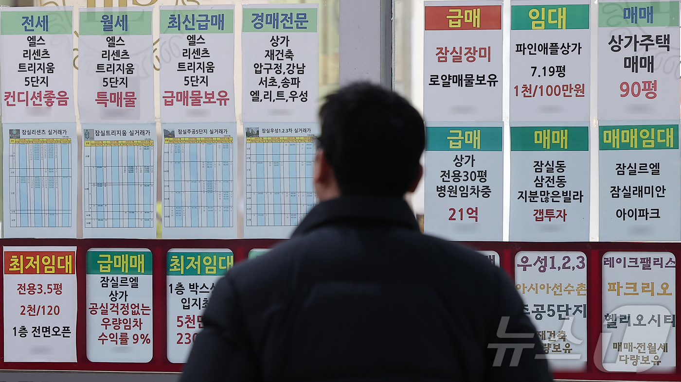 (서울=뉴스1) 김성진 기자 = 이재명 대통령이 오는 5월 9일 만료를 앞둔 '다주택자 양도소득세 중과 면제' 제도에 대해 기간 연장을 전혀 고려하지 않고 있다고 밝힌 23일 서울 …