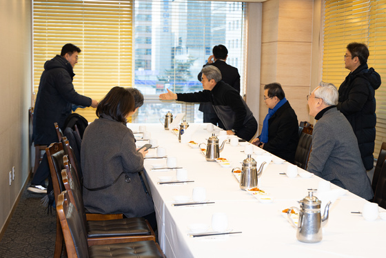 긴급 오찬 회동하는 민주당 초선 의원들