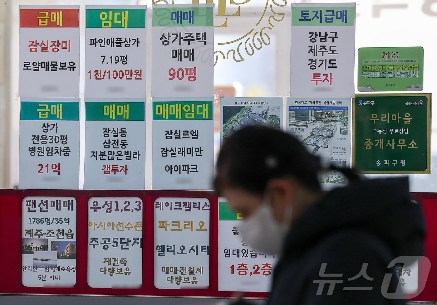 (서울=뉴스1) 김성진 기자 = 이재명 대통령이 오는 5월 9일 만료를 앞둔 '다주택자 양도소득세 중과 면제' 제도에 대해 기간 연장을 전혀 고려하지 않고 있다고 밝힌 23일 서울 …