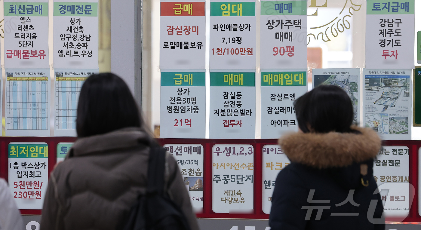 (서울=뉴스1) 김성진 기자 = 이재명 대통령이 오는 5월 9일 만료를 앞둔 '다주택자 양도소득세 중과 면제' 제도에 대해 기간 연장을 전혀 고려하지 않고 있다고 밝힌 23일 서울 …