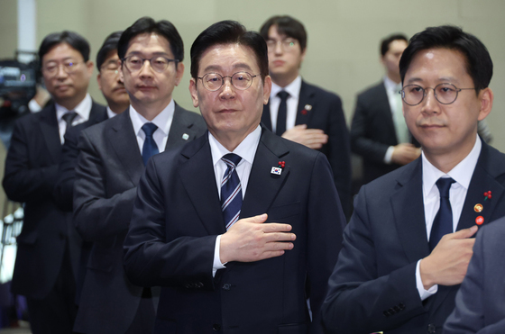 李대통령 '버티는' 다주택자 정면 겨냥…'세금으로 집값 잡기' 길 열어