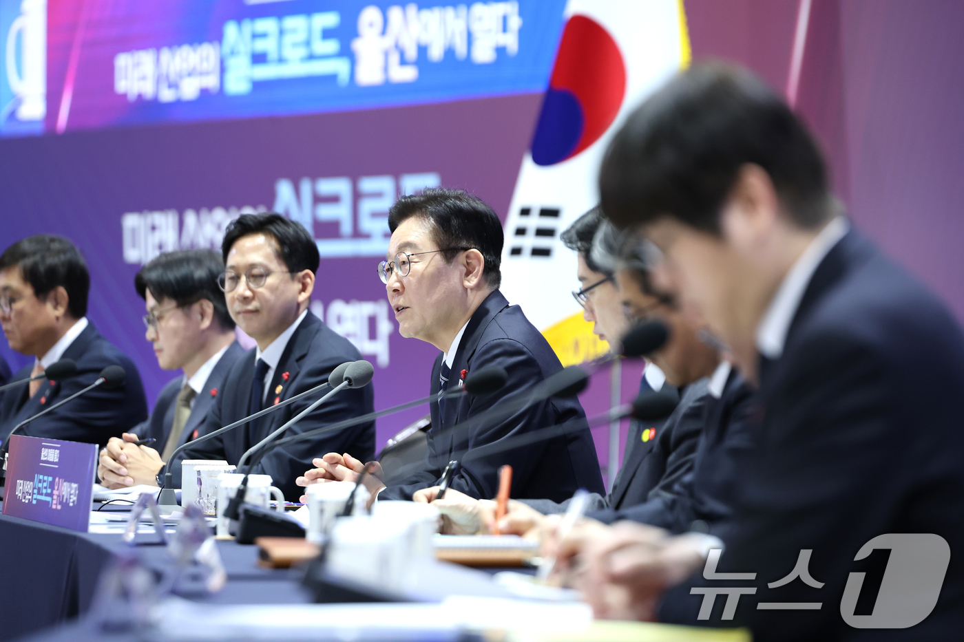 (울산=뉴스1) 허경 기자 = 이재명 대통령이 23일 울산전시컨벤션센터에서 열린 '울산의 마음을 듣다‘ 타운홀 미팅에서 발언하고 있다.  2026.1.23/뉴스1