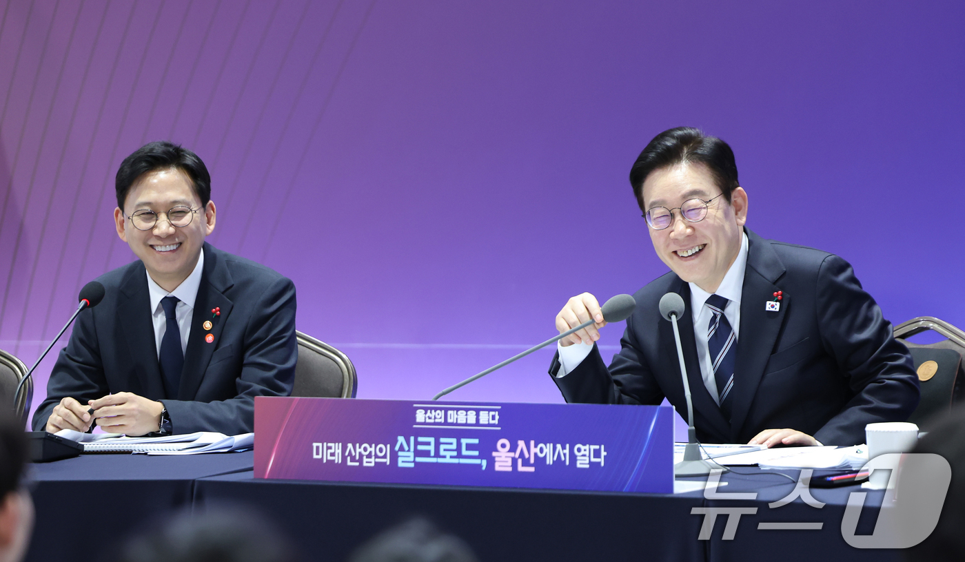 (울산=뉴스1) 허경 기자 = 이재명 대통령이 23일 울산전시컨벤션센터에서 열린 '울산의 마음을 듣다‘ 타운홀 미팅에서 발언하고 있다.  2026.1.23/뉴스1