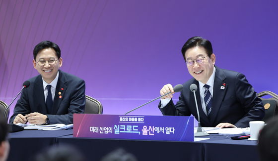 미소짓는 이재명 대통령