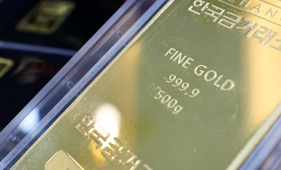 금값 온스당 5000달러 첫 돌파…그린란드에 달러 약세로 '광풍'