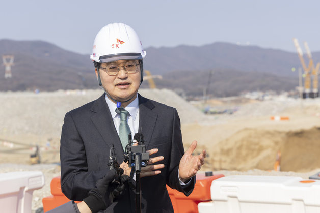 용인 반도체 현장 달려간 김동연, 기업인에 “든든한 지원군” 약속