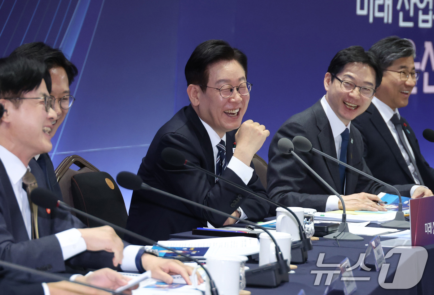 (울산=뉴스1) 허경 기자 = 이재명 대통령이 23일 울산전시컨벤션센터에서 열린 '울산의 마음을 듣다‘ 타운홀 미팅에서 발언하고 있다.  2026.1.23/뉴스1