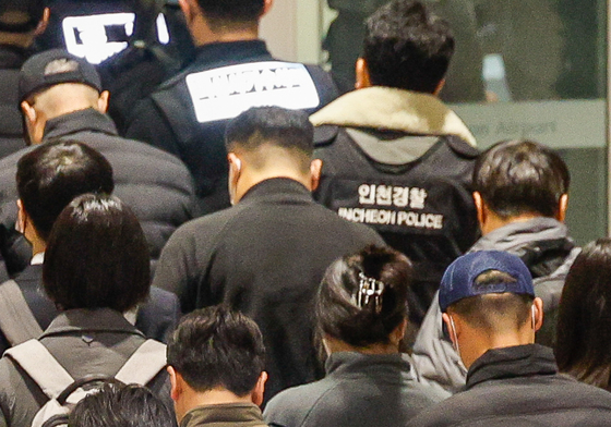 '120억 원대 로맨스 스캠 범죄' 부부 사기단 검거