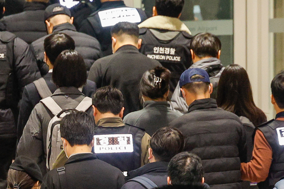 '120억 원대 로맨스 스캠 범죄' 부부 사기단 검거