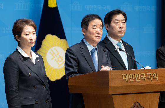 발언하는 강득구 민주당 최고위원 '당 대표 공식 사과 촉구'