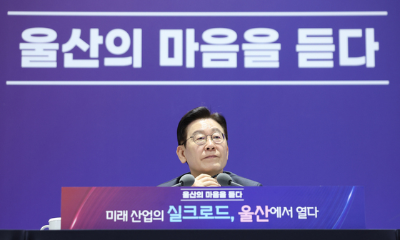 생각에 잠긴 이재명 대통령