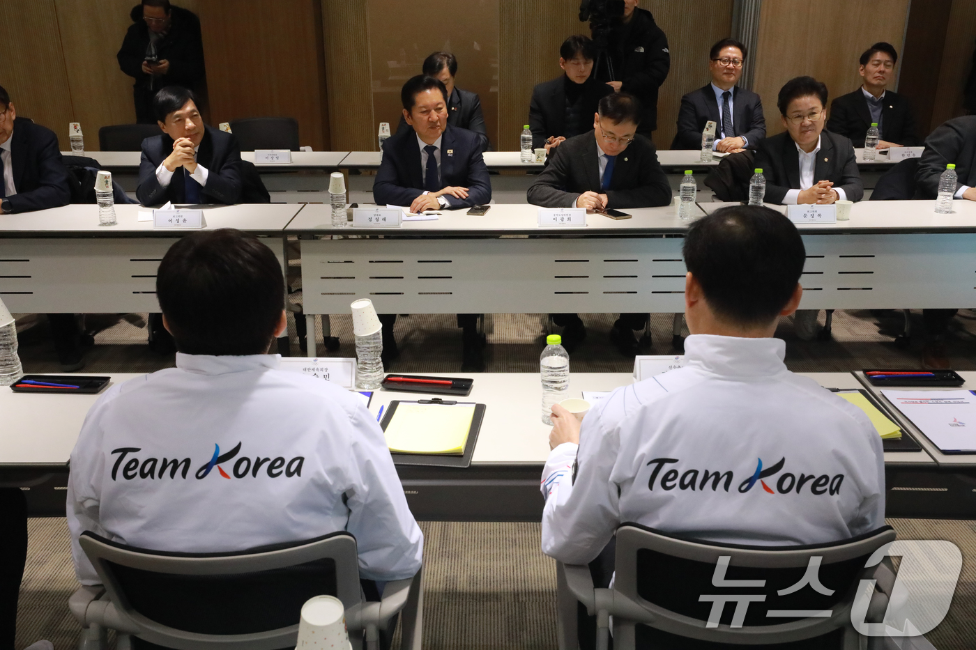 (진천=뉴스1) 김용빈 기자 = 정청래 더불어민주당 대표가 23일 충북 진천국가대표선수촌에서 열린 국가대표지도자 간담회에서 인사말을 하고 있다. 2026.1.23/뉴스1