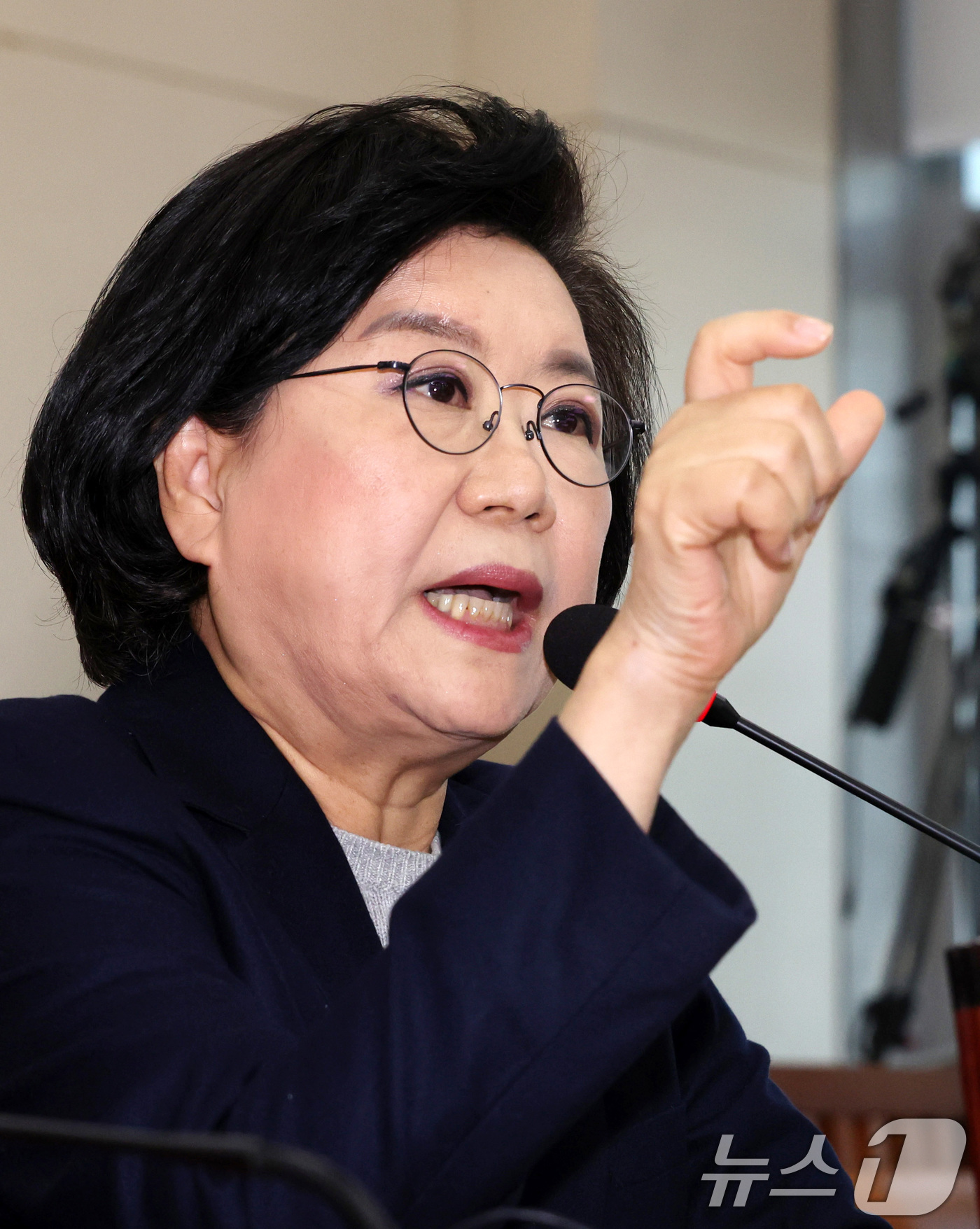 (서울=뉴스1) 국회사진기자단 = 이혜훈 기획예산처 장관 후보자가 23일 서울 여의도 국회에서 열린 제431회국회(임시회) 재정경제기획위원회 인사청문회에 출석해 의원 질의에 답변하 …