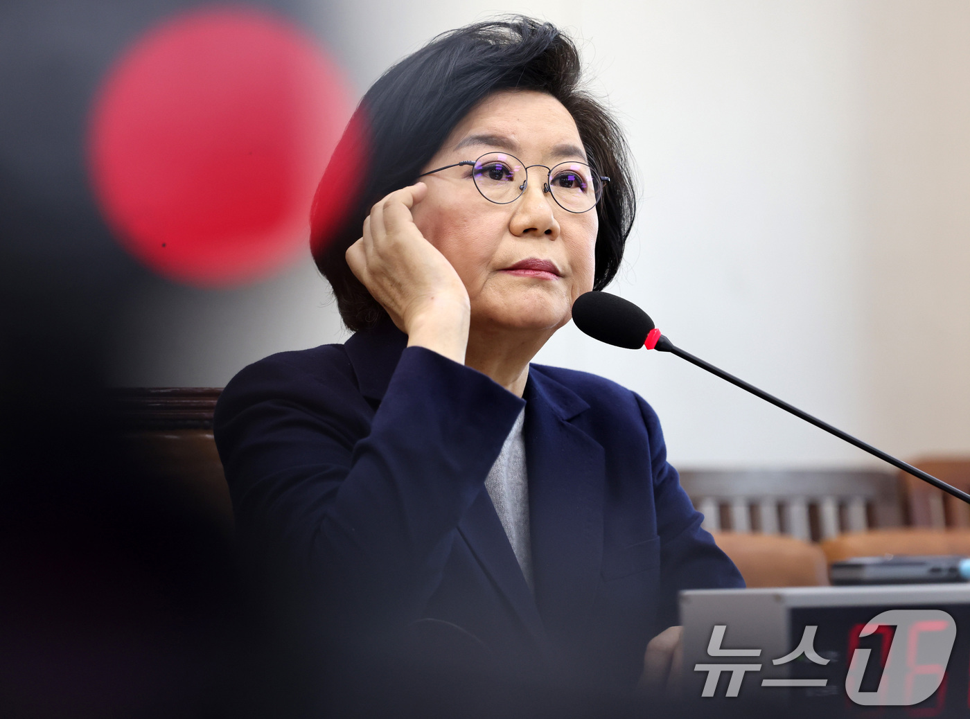 (서울=뉴스1) 국회사진기자단 = 이혜훈 기획예산처 장관 후보자가 23일 서울 여의도 국회에서 열린 제431회국회(임시회) 재정경제기획위원회 인사청문회에 출석해 의원 질의를 듣고 …