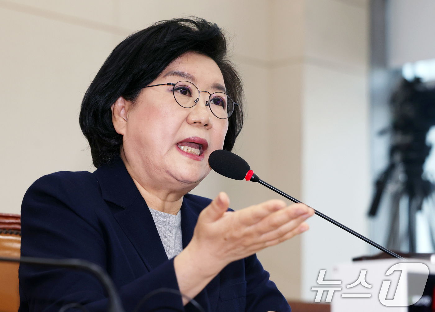 (서울=뉴스1) 국회사진기자단 = 이혜훈 기획예산처 장관 후보자가 23일 서울 여의도 국회에서 열린 제431회국회(임시회) 재정경제기획위원회 인사청문회에 출석해 의원 질의에 답변하 …