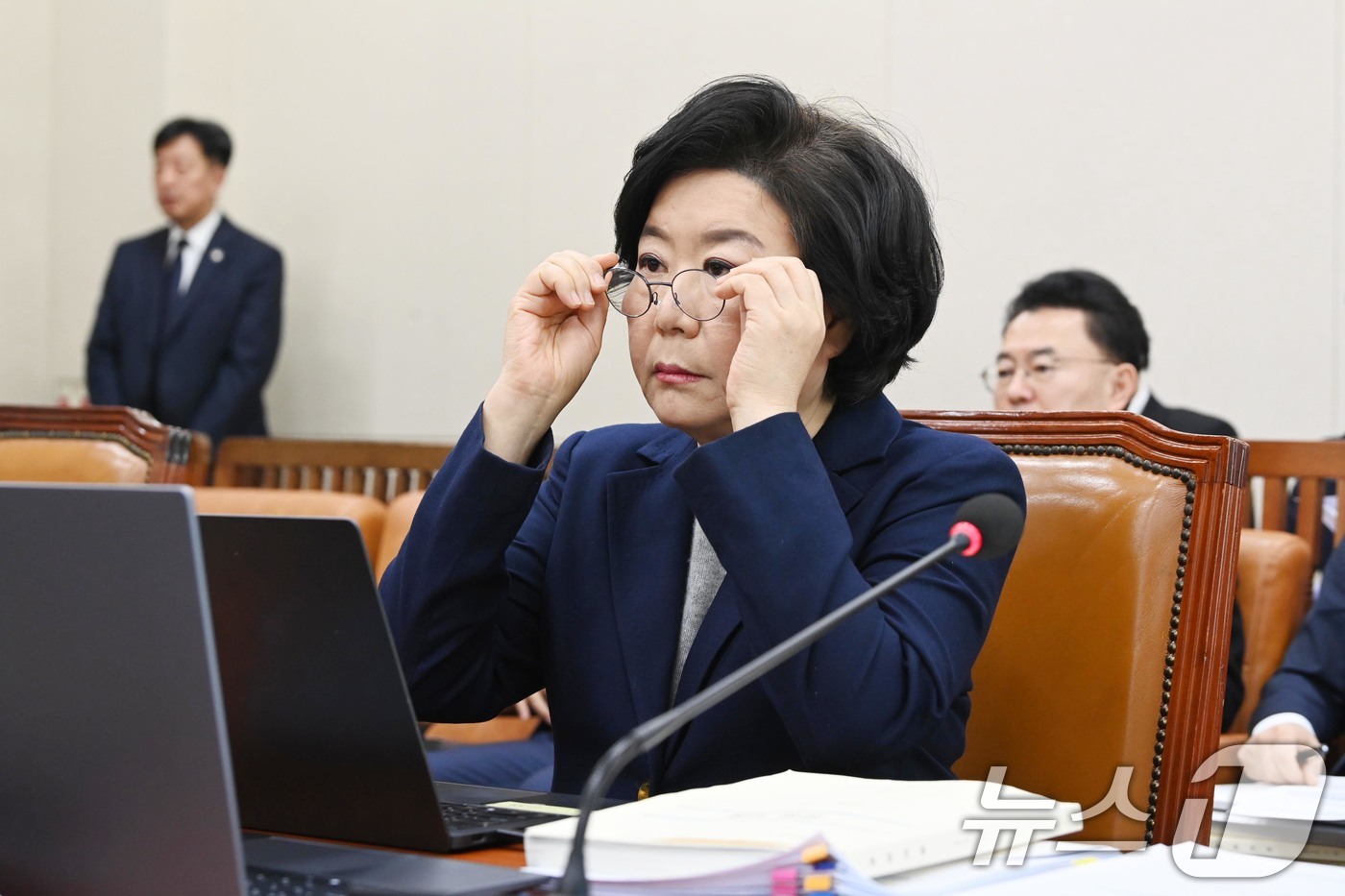 (서울=뉴스1) 국회사진기자단 = 이혜훈 기획예산처 장관 후보자가 23일 서울 여의도 국회에서 열린 제431회국회(임시회) 재정경제기획위원회 인사청문회에 출석해 안경을 쓰고 있다. …