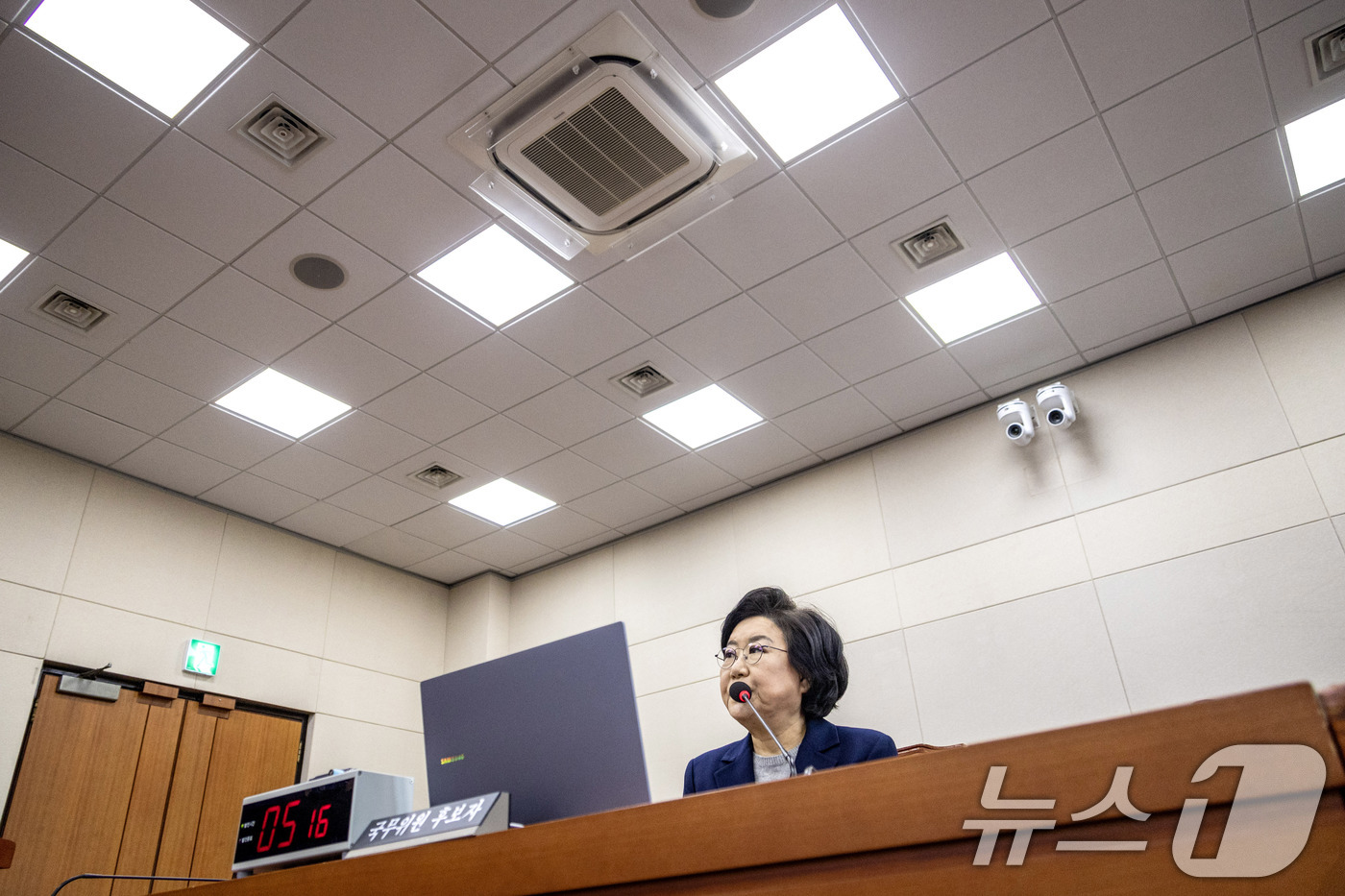 (서울=뉴스1) 국회사진기자단 = 이혜훈 기획예산처 장관 후보자가 23일 서울 여의도 국회에서 열린 제431회국회(임시회) 재정경제기획위원회 인사청문회에 출석해 의원 질의에 답변하 …