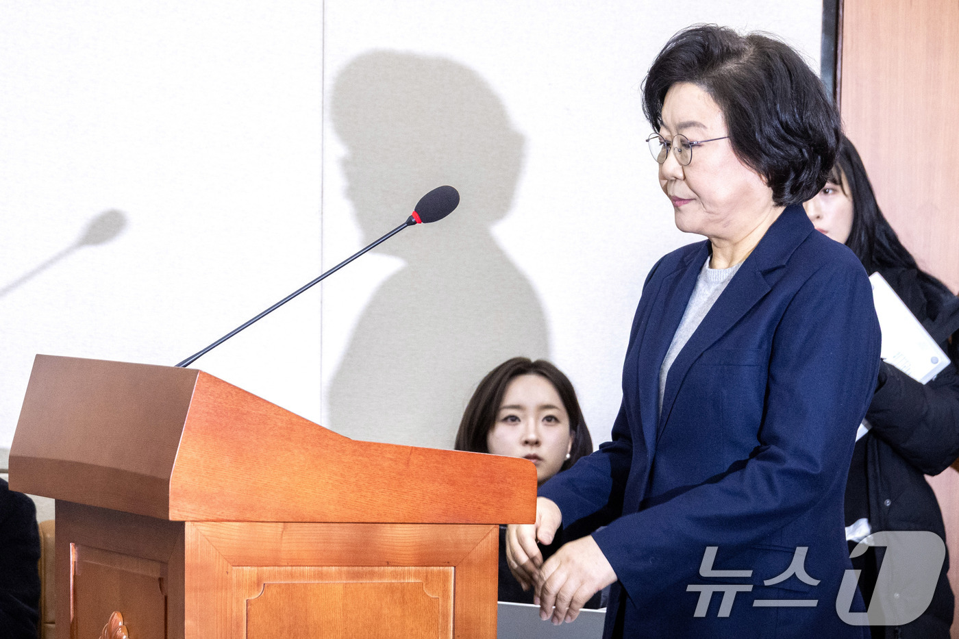 (서울=뉴스1) 국회사진기자단 = 이혜훈 기획예산처 장관 후보자가 23일 서울 여의도 국회에서 열린 제431회국회(임시회) 재정경제기획위원회 인사청문회에 출석해 모두발언을 준비하고 …